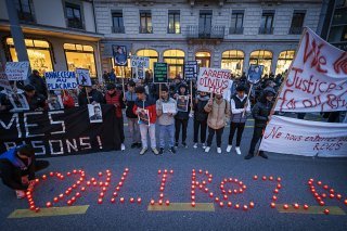 Le suicide d'un jeune requérant Afghan la semaine dernière à Genève a suscité une vive émotion. Des manifestants ont exprimé leur colère et leur tristesse après ce drame.